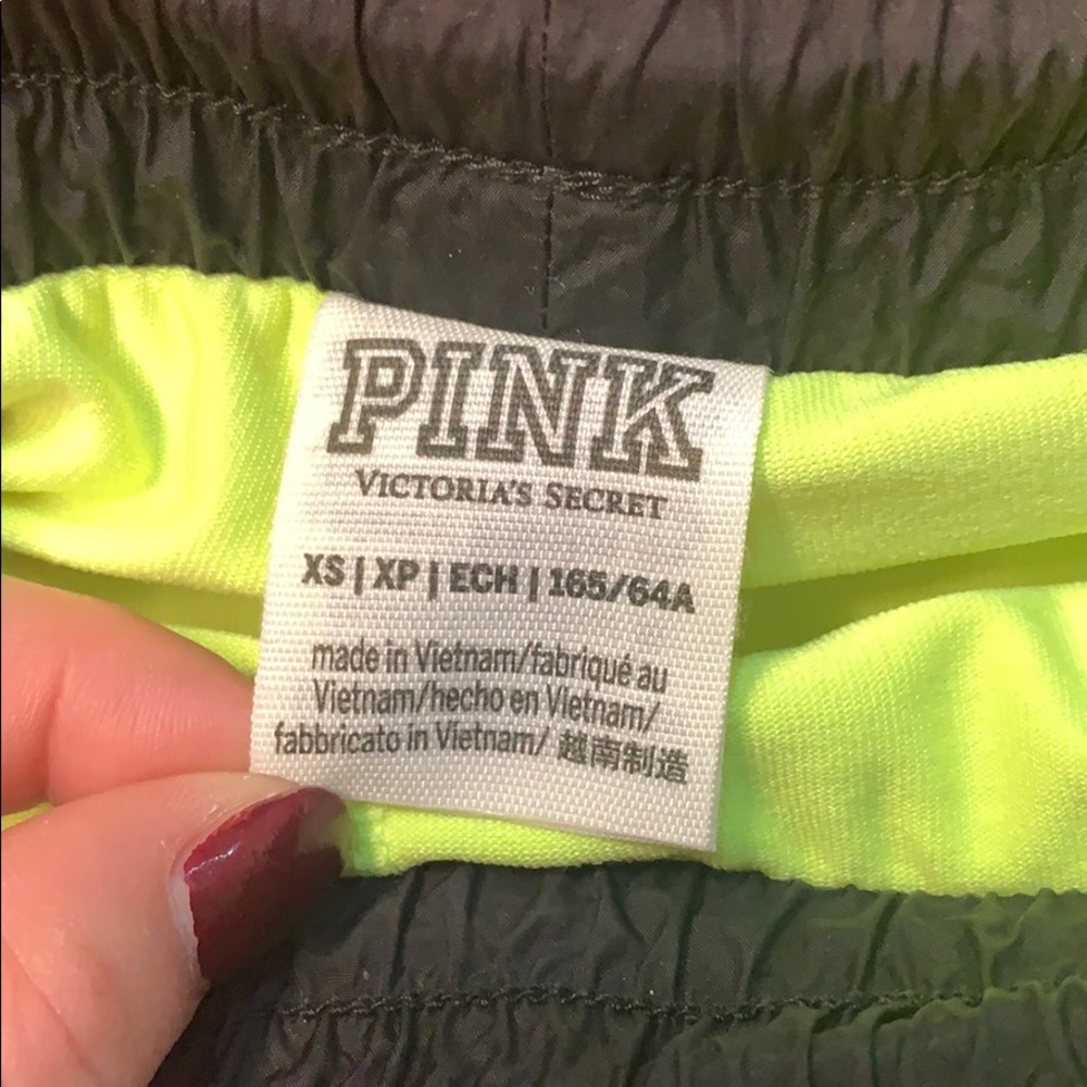 Pink exercise short - Picture 6 of 7